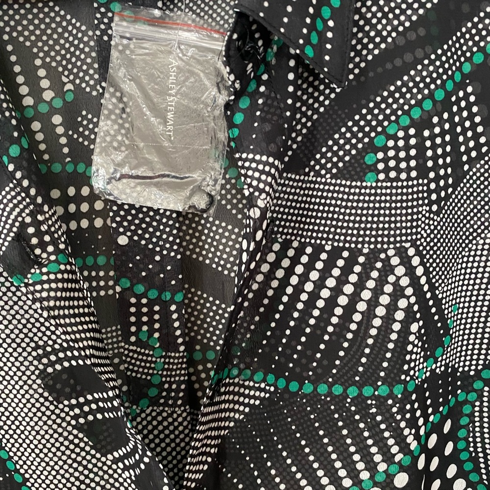 Woman's Ashley Stewart Top Size 14/16